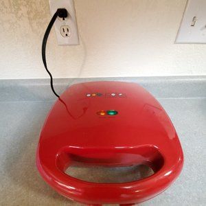 Babycakes Cupcake Maker CC-2828RD - 5-8 minutes cupcakes. Works Great!